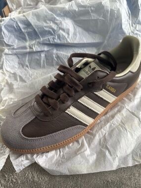 NWT- adidas Samba Low Top Sneaker in Brown & Off-White- Men’s size 10